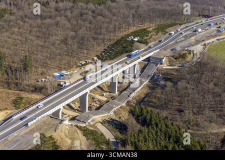 Autobahnbrücke Talbrücke Raelsbach der A45 Sauerlandlinie, Baustelle und Neubau neben der Sprengbrücke, Rinsdorf, Stockfoto