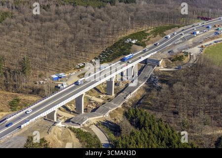 Autobahnbrücke Talbrücke Raelsbach der A45 Sauerlandlinie, Baustelle und Neubau neben der Sprengbrücke, Rinsdorf, Stockfoto