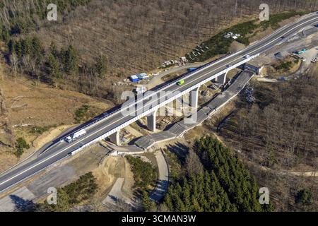 Autobahnbrücke Talbrücke Raelsbach der A45 Sauerlandlinie, Baustelle und Neubau neben der Sprengbrücke, Rinsdorf, Stockfoto
