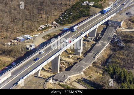 Autobahnbrücke Talbrücke Raelsbach der A45 Sauerlandlinie, Baustelle und Neubau neben der Sprengbrücke, Rinsdorf, Stockfoto