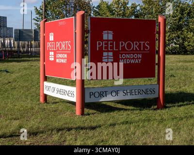 Sheerness, Kent, Großbritannien. September 2025. Peel Ports hat angekündigt, 100 Millionen Pfund in neue Stahl- und Metallumschlaganlagen in Liverpool und am London Medway/Port of Sheerness in Kent zu investieren. Bild: Das Eingangsschild am Port of Sheerness/London Medway. Quelle: James Bell/Alamy Live News Stockfoto