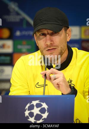 Eindhoven, Niederlande. September 2025. Der Cheftrainer der Union Sebastien Pocognoli wurde während einer Pressekonferenz der belgischen Fußballmannschaft Royale Union Saint-Gilloise in Eindhoven, Niederlande, am Montag, den 15. September 2025, aufgenommen. Das Team bereitet sich auf das morgige Spiel gegen das niederländische Team PSV Eindhoven vor, am Eröffnungstag der Ligaperiode des UEFA Champions League-Turniers. BELGA PHOTO VIRGINIE LEFOUR Credit: Belga News Agency/Alamy Live News Stockfoto