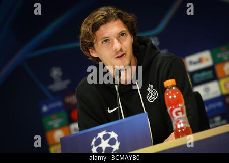 Eindhoven, Niederlande. September 2025. Fedde Leysen wurde während einer Pressekonferenz der belgischen Fußballmannschaft Royale Union Saint-Gilloise in Eindhoven, Niederlande, am Montag, den 15. September 2025 gezeigt. Das Team bereitet sich auf das morgige Spiel gegen das niederländische Team PSV Eindhoven vor, am Eröffnungstag der Ligaperiode des UEFA Champions League-Turniers. BELGA PHOTO VIRGINIE LEFOUR Credit: Belga News Agency/Alamy Live News Stockfoto