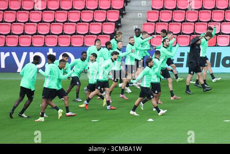 Eindhoven, Niederlande. September 2025. Die Spieler der Union wurden während eines Trainings der belgischen Fußballmannschaft Royale Union Saint-Gilloise in Eindhoven, Niederlande, am Montag, den 15. September 2025, in Aktion genommen. Das Team bereitet sich auf das morgige Spiel gegen das niederländische Team PSV Eindhoven vor, am Eröffnungstag der Ligaperiode des UEFA Champions League-Turniers. BELGA PHOTO VIRGINIE LEFOUR Credit: Belga News Agency/Alamy Live News Stockfoto