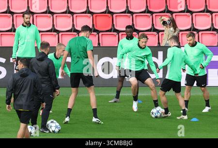 Eindhoven, Niederlande. September 2025. Fedde Leysen wurde während eines Trainings der belgischen Fußballmannschaft Royale Union Saint-Gilloise in Eindhoven, Niederlande, am Montag, den 15. September 2025, in Aktion genommen. Das Team bereitet sich auf das morgige Spiel gegen das niederländische Team PSV Eindhoven vor, am Eröffnungstag der Ligaperiode des UEFA Champions League-Turniers. BELGA PHOTO VIRGINIE LEFOUR Credit: Belga News Agency/Alamy Live News Stockfoto