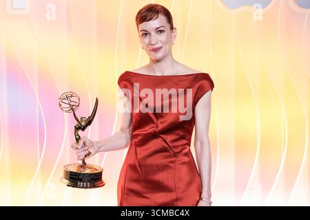 West Hollywood, Usa. September 2025. WEST HOLLYWOOD, LOS ANGELES, KALIFORNIEN, USA - 14. SEPTEMBER: Britt Lower, Gewinner des Hauptdarstellerin in einem Drama Series Award für „Severance“ mit Custom Calvin Klein, kommt bei der 77. Jährlichen Primetime Emmy Awards Party von Apple TV, die am 14. September 2025 in West Hollywood, Los Angeles, Kalifornien, USA stattfindet. (Foto: Xavier Collin/Image Press Agency) Credit: Image Press Agency/Alamy Live News Stockfoto