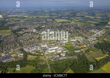 Blick aus der Luft, Gewerbegebiet Roemerstraße und alte Kolonie Arbeitersiedlung, Blick auf Bockum-Hoevel mit Fernsicht, Bockum-Hoevel, Hamm, Ruhrgebiet Stockfoto