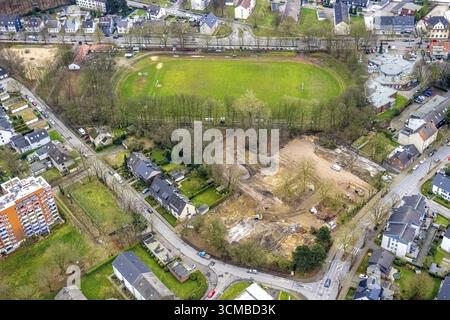 Luftaufnahme, Sportplatz Dorstener Straße und Baustelle für Wohnungen und Supermarkt auf dem Gelände der ehemaligen Willy-Brandt-Schule und AWO Day Stockfoto