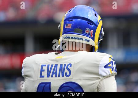 Nashville, USA. September 2025. Los Angeles Rams Punter Ethan Evans (42) wärmt sich vor dem Spiel gegen die Tennessee Titans am 14. September 2025 im Nissan Stadium in Nashville, Tennessee auf. (Foto: Kindell Buchanan/SIPA USA) Credit: SIPA USA/Alamy Live News Stockfoto