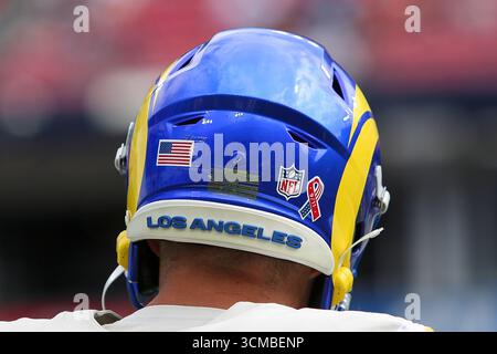 Nashville, USA. September 2025. Los Angeles Rams Punter Ethan Evans (42) wärmt sich vor dem Spiel gegen die Tennessee Titans am 14. September 2025 im Nissan Stadium in Nashville, Tennessee auf. (Foto: Kindell Buchanan/SIPA USA) Credit: SIPA USA/Alamy Live News Stockfoto