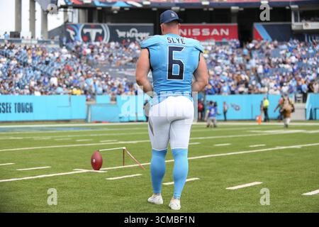 Nashville, USA. September 2025. Joey Slye übt Kicker vor dem Spiel gegen die Los Angeles Rams am 14. September 2025 im Nissan Stadium in Nashville, Tennessee. (Foto: Kindell Buchanan/SIPA USA) Credit: SIPA USA/Alamy Live News Stockfoto