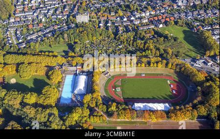 Luftansicht, Gladbeck Freibad, Gladbeck Stadion - Vestische Kampfbahn, Kleingartenverein KGV am Stadion e.V., Freiraum am Vormittag Stockfoto
