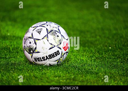 Eindhoven, Niederlande. September 2025. EINDHOVEN, NIEDERLANDE - 15. SEPTEMBER: Derbystar Matchball beim niederländischen Keuken Kampioen Divisie Spiel zwischen Jong PSV und Roda JC im Sportpark de Herdgang am 15. September 2025 in Eindhoven, Niederlande. (Foto von Gabriel Calvino Alonso/Orange Pictures) Credit: Orange Pics BV/Alamy Live News Stockfoto