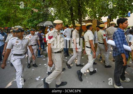 Neu-Delhi, Indien. September 2025. NEW DELHI, INDIEN - 15. SEPTEMBER: Delhi Polizeibeamte wurden während des Wahlkampfs der DUSU-Wahlen am North Campus der Delhi University am 15. September 2025 in New Delhi, Indien, eingesetzt. (Foto: Sanchit Khanna/Hindustan Times/SIPA USA) Credit: SIPA USA/Alamy Live News Stockfoto