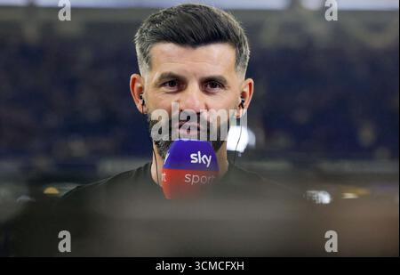 Schalke, Deutschland. September 2025. firo : 13.09.2025, Fußball: 2.Bundesliga FC Schalke 04 - Holstein Kiel Cheftrainer Miron Muslic vom FC Schalke 04 Trainer Looks auf Portrait Credit: dpa/Alamy Live News Stockfoto