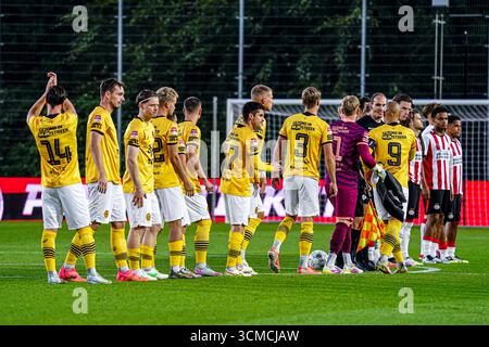 Eindhoven, Niederlande. September 2025. EINDHOVEN, NIEDERLANDE - 15. SEPTEMBER: Spieler von Roda JC danken den Fans beim niederländischen Keuken Kampioen Divisie Spiel zwischen Jong PSV und Roda JC im Sportpark de Herdgang am 15. September 2025 in Eindhoven. (Foto von Gabriel Calvino Alonso/Orange Pictures) Credit: Orange Pics BV/Alamy Live News Stockfoto