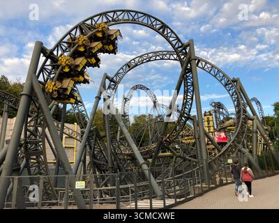 Der Smiler, eine Achterbahn aus Stahl Stockfoto