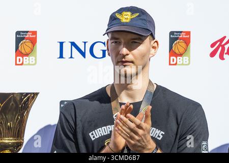 Frankfurt Am Main, Deutschland. September 2025. Im Bild: Justus Hollatz. 15.09.2025, Ankunft der Basketball-Europameisters 2025, Deutschland, Frankfurt am Main, ING-DiBa AG, Credit: dpa/Alamy Live News Stockfoto