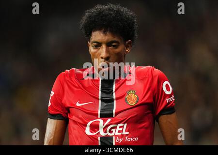 Barcelona, Spanien. September 2025. Johan Mojica von RCD Mallorca spielte am 15. September 2025 im RCDE-Stadion in Barcelona, Spanien, während des La Liga EA Sports Match zwischen RCD Espanyol und RCD Mallorca. (Foto: Bagu Blanco/PRESSIN) Credit: PRESSINPHOTO SPORTS AGENCY/Alamy Live News Stockfoto