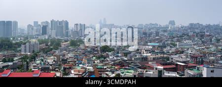 Panoramablick auf die Innenstadt von Seoul, Hauptstadt von Südkorea am 17. Juni 2022 Stockfoto