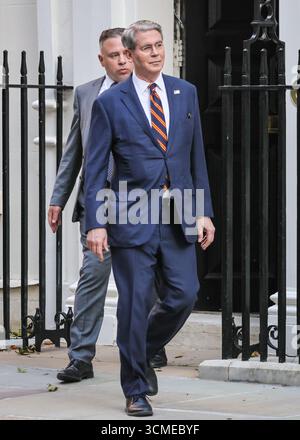 London, Großbritannien. September 2025. Scott Bessent, US-Finanzminister, verlässt die 11Downing Street nach Treffen mit Rachel Reeves und US-amerikanischen und britischen Geschäftsführern in Downing Street, London, UK Credit: Imageplotter/Alamy Live News Stockfoto