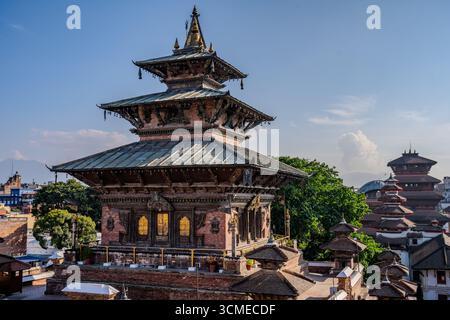 Ein atemberaubender Blick auf den Taleju Tempel auf Kathmandu Durbar Square, Nepal. Dieser historische Tempel im Pagodenstil mit aufwändigen Holzarbeiten und gestuften Dächern steht Stockfoto