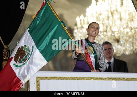 Oaxaca, Mexiko. September 2025. Die mexikanische Präsidentin Claudia Sheinbaum nimmt an der Zeremonie „Cry of Dolores“ Teil, um den Unabhängigkeitstag Mexikos zu feiern, im Nationalpalast in Mexiko-Stadt, Mexiko, 15. September 2025. Mexiko feiert seinen jährlichen Unabhängigkeitstag am 16. September. Quelle: Francisco Canedo/Xinhua/Alamy Live News Stockfoto