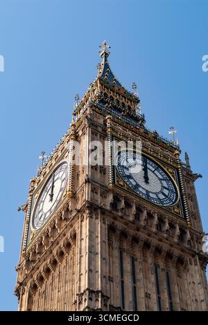 Der Clocktower alias Elizabeth Tower (allgemein bekannt als Big Ben) um 12 Uhr oder 12 Uhr, Palace of Westminster, Westminster, London, England, GB, UK Stockfoto