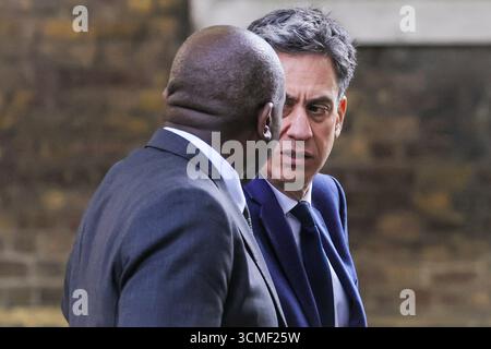 London, Großbritannien. September 2025. David Lammy und Ed Miliband. Die Minister nehmen an der Kabinettssitzung der Regierung in Downing Street, London, UK, teil. Credit: Imageplotter/Alamy Live News Stockfoto