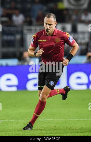 Empoli, Italien. September 2025. Schiedsrichter Ermanno Feliciani während des Spiels Empoli FC gegen Spezia Calcio, italienischer Fußball Serie B in Empoli, Italien, 14. September 2025 Credit: Independent Photo Agency/Alamy Live News Stockfoto