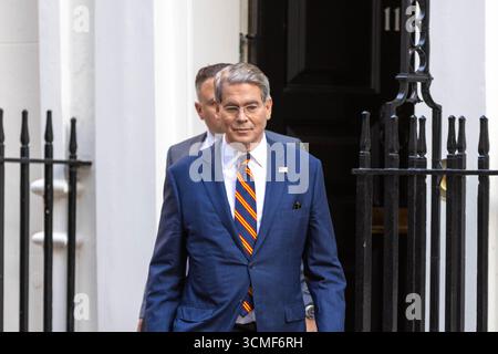 London, Vereinigtes Königreich. September 2025. Scott Bessent, US-Finanzminister, verlässt die Downing Street 11. Quelle: Uwe Deffner/Alamy Live News Stockfoto