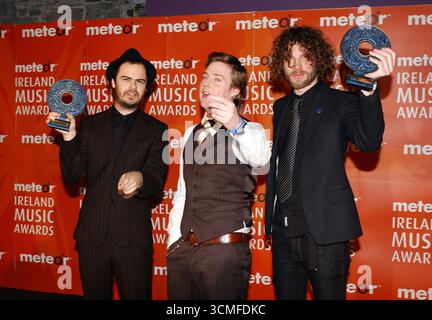 The Kaiser Chiefs bei den Meteor Ireland Music Awards, The Point, Dublin – 2. Februar 2006 Stockfoto
