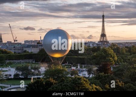 Der Olympische Kessel in Paris oder offiziell der Kessel für die Olympischen und Paralympischen Spiele 2024 in Paris. Paris, Frankreich. Juni 2025. 26/07/2025 - France/Ile-de-France (Region)/Paris - Michael Bunel/Le Pictorium Credit: LE PICTORIUM/Alamy Live News Stockfoto
