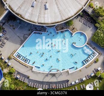 Luftaufnahme, Maximare Erlebnistherme Bad Hamm und Badende im Schwimmbad im Stadtteil Mitte von Hamm, Ruhrgebiet, Nordrhein-Westfalen, Germa Stockfoto
