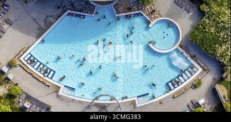 Luftaufnahme, Maximare Erlebnistherme Bad Hamm und Badende im Schwimmbad im Stadtteil Mitte von Hamm, Ruhrgebiet, Nordrhein-Westfalen, Germa Stockfoto