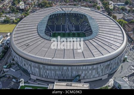 Eine Luftaufnahme des Tottenham Hotspur Stadions während des Spiels Tottenham Hotspur gegen Villarreal im Tottenham Hotspur Stadium, London, Großbritannien, 16. September 2025 (Foto: Mark Cosgrove/News Images) Stockfoto