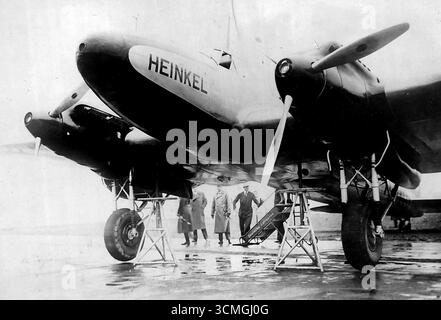 Das schnellste Passagierflugzeug der Welt - neuer Deutscher Air Liner. 'He ill' fotografiert ***** Flugplatz Tempelhof, Berlin gestern. Ein neuer zweimotoriger Passagier ***** "He ill", die jüngste Schöpfung der deutschen Luftfahrtindustrie war gestern zum ersten Mal auf der ***** zu sehen Flugplatz, Berlin. Bei der Beförderung von 10 Fahrgästen ist es **** Kann eine Geschwindigkeit von über 250 Meilen pro ***** halten Damit ist es das schnellste Passagierflugzeug der Welt. Januar 1936. (Foto von Keystone). Stockfoto