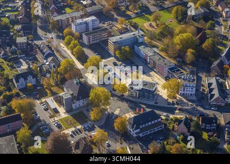 Luftansicht, Rathaus von Heessen an der Amtsstraße und Neugestaltung des Heessener Marktes im Landkreis Heessen in Hamm, Ruhrgebiet, Nordrhein-Westfalen Stockfoto