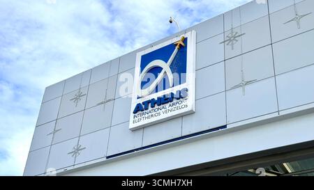 Athen, Griechenland - 14. Januar 2025: Schild Zum Internationalen Flughafen Von Athen Eleftherios Venizelos Terminal Stockfoto
