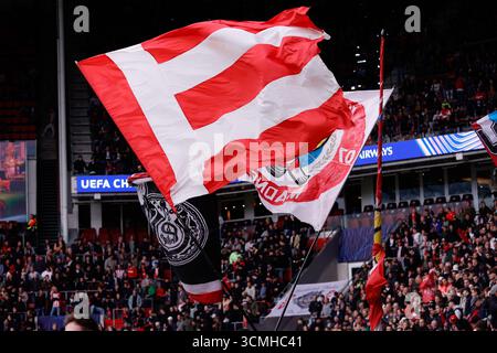 Eindhoven, Niederlande. September 2025. EINDHOVEN, 16.09.2025, Philips Stadium, Saison 2025/2026, Fußball der UEFA Champions League, Ligasaison, Spiel zwischen PSV und Union SG, Bild zeigt die Flagge des PSV-Gutscheins: Pro Shots/Alamy Live News Stockfoto