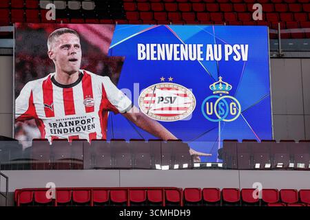 Eindhoven, Niederlande. September 2025. EINDHOVEN, NIEDERLANDE - 16. SEPTEMBER: Die Stadionanzeige vor dem Spiel der UEFA Champions League 2025/26 Phase MD1 zwischen PSV Eindhoven und Royale Union Saint-Gilloise im Philips Stadion am 16. September 2025 in Eindhoven, Niederlande. (Foto: Ben Gal/Orange Pictures) Credit: Orange Pics BV/Alamy Live News Stockfoto