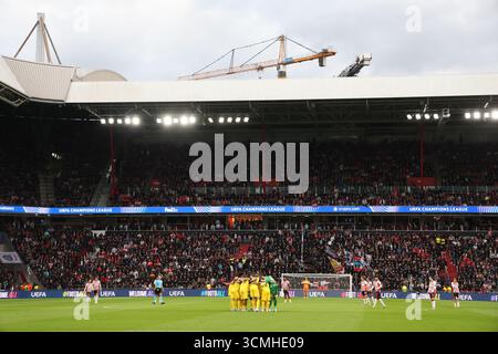 Eindhoven, Niederlande. September 2025. Am Dienstag, den 16. September 2025, am Eröffnungstag der League-Phase des UEFA Champions League-Turniers, wurde ein Fußballspiel zwischen dem niederländischen PSV Eindhoven und dem belgischen Team Royale Union Saint-Gilloise in Eindhoven, Niederlande, aufgenommen. BELGA PHOTO VIRGINIE LEFOUR Credit: Belga News Agency/Alamy Live News Stockfoto