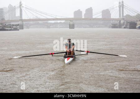 Coran Cherry Gewinner des 311. Doggett's Coat and Boat Wager, River Thames, London, UK, 10. September 2025 Stockfoto