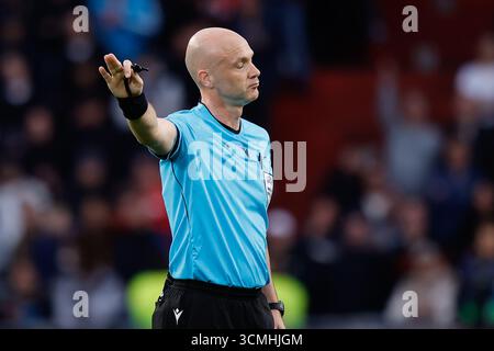Eindhoven, Niederlande. September 2025. EINDHOVEN, 16.09.2025, Philips Stadium, Saison 2025/2026, Fußball der UEFA Champions League, Ligasaison, Spiel zwischen PSV und Union SG, Foto zeigt Schiedsrichter Anthony Taylor Credit: Pro Shots/Alamy Live News Stockfoto