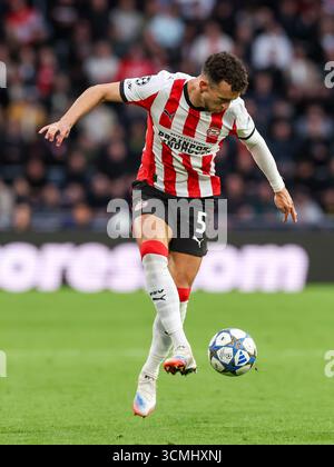 Eindhoven, Niederlande. September 2025. EINDHOVEN, NIEDERLANDE - 16. SEPTEMBER: Ivan Perisic vom PSV Eindhoven spielt mit dem Ball während des UEFA Champions League 2025/26 Phase MD1 Spiels zwischen PSV Eindhoven und Royale Union Saint-Gilloise am 16. September 2025 im Philips Stadion in Eindhoven. (Foto: Ben Gal/Orange Pictures) Credit: Orange Pics BV/Alamy Live News Stockfoto
