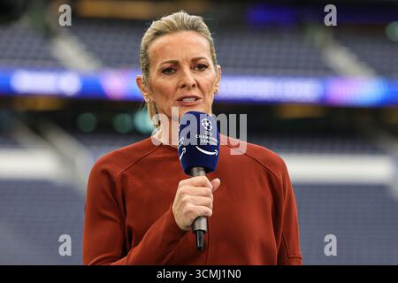 London, Großbritannien. September 2025. Gabby Logan vor dem UEFA Champions League-Spiel Tottenham Hotspur gegen Villarreal im Tottenham Hotspur Stadium, London, Großbritannien, 16. September 2025 (Foto: Mark Cosgrove/News Images) in London, Großbritannien am 16. September 2025. (Foto: Mark Cosgrove/News Images/SIPA USA) Credit: SIPA USA/Alamy Live News Stockfoto