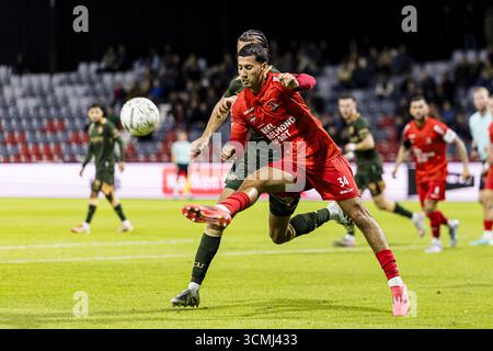 HELMOND , 16-09-2025 , GS Staalwerke Stadion , Saison 2025 / 2026 , niederländischer Keuken Kampioen Divisie Fußball , Spiel zwischen Helmon Sport und Jong Utrecht , Bild zeigt Helmond Sportspieler Tarik Essakkati. Stockfoto
