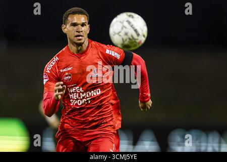 HELMOND , 16-09-2025 , GS Staalwerke Stadion , Saison 2025 / 2026 , niederländischer Keuken Kampioen Divisie Fußball , Spiel zwischen Helmon Sport und Jong Utrecht , Bild zeigt Helmond Sportspieler Justin Ogenia. Stockfoto