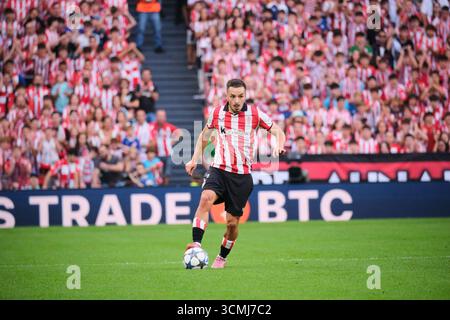 Bilbao, Biskaya, Spanien - 16. September 2025: Andoni Gorosabel vom Athletic Club spielt im Spiel Athletic Club gegen Arsenal Football Club, das Teil der UEFA Champions League 2025 ist und im Stadion San Mamés ausgetragen wird. Quelle: Rubén Gil/Alamy Live News. Stockfoto