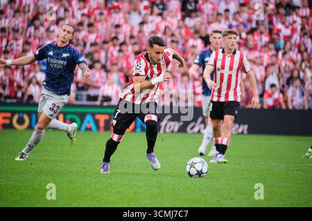 Bilbao, Biscaya, Spanien - 16. September 2025: Alex Berenguer vom Athletic Club dribbelt den Ball im Athletic Club gegen Arsenal Football Club, Teil der UEFA Champions League 2025, im San Mamés Stadium. Quelle: Rubén Gil/Alamy Live News. Stockfoto